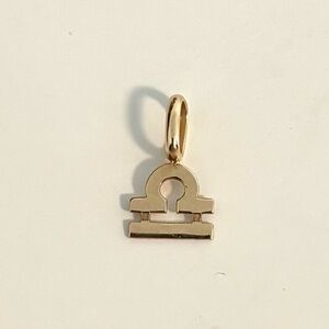 Melanie Auld 10K yellow gold libra pendant